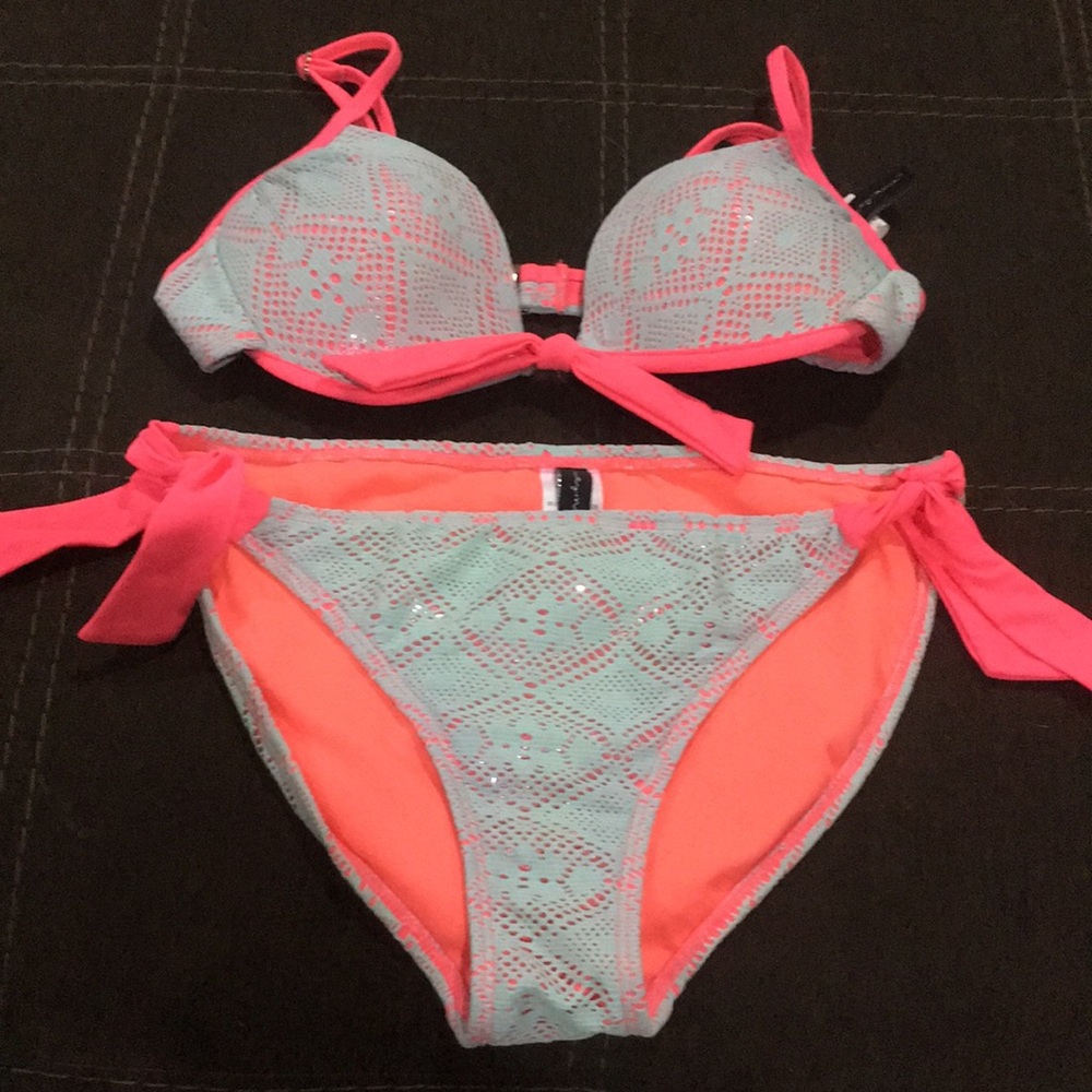 Women’s baiting suit